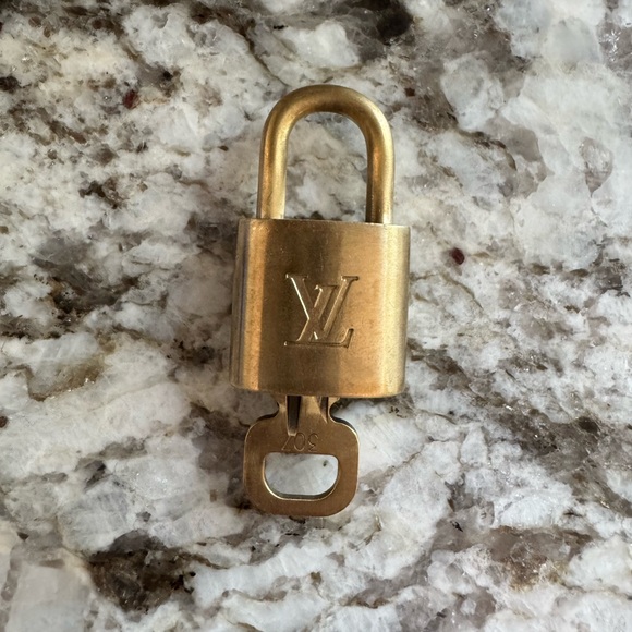 Louis Vuitton Brass Padlock with 1 Key 307 - Picture 1 of 4